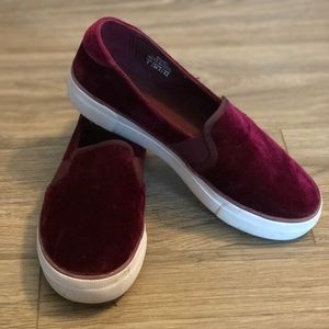 mix no. 6 gilley velvet slip-on sneaker